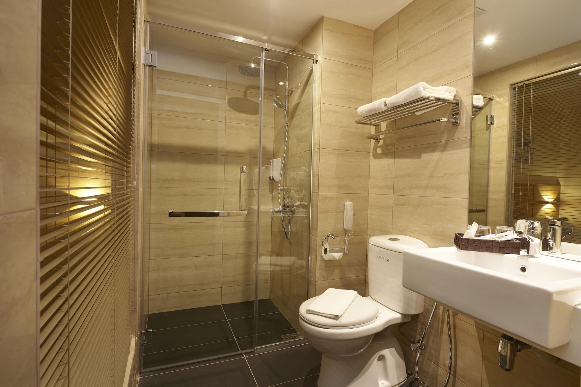 Hotel Six Seasons @ Mid Valley 3*