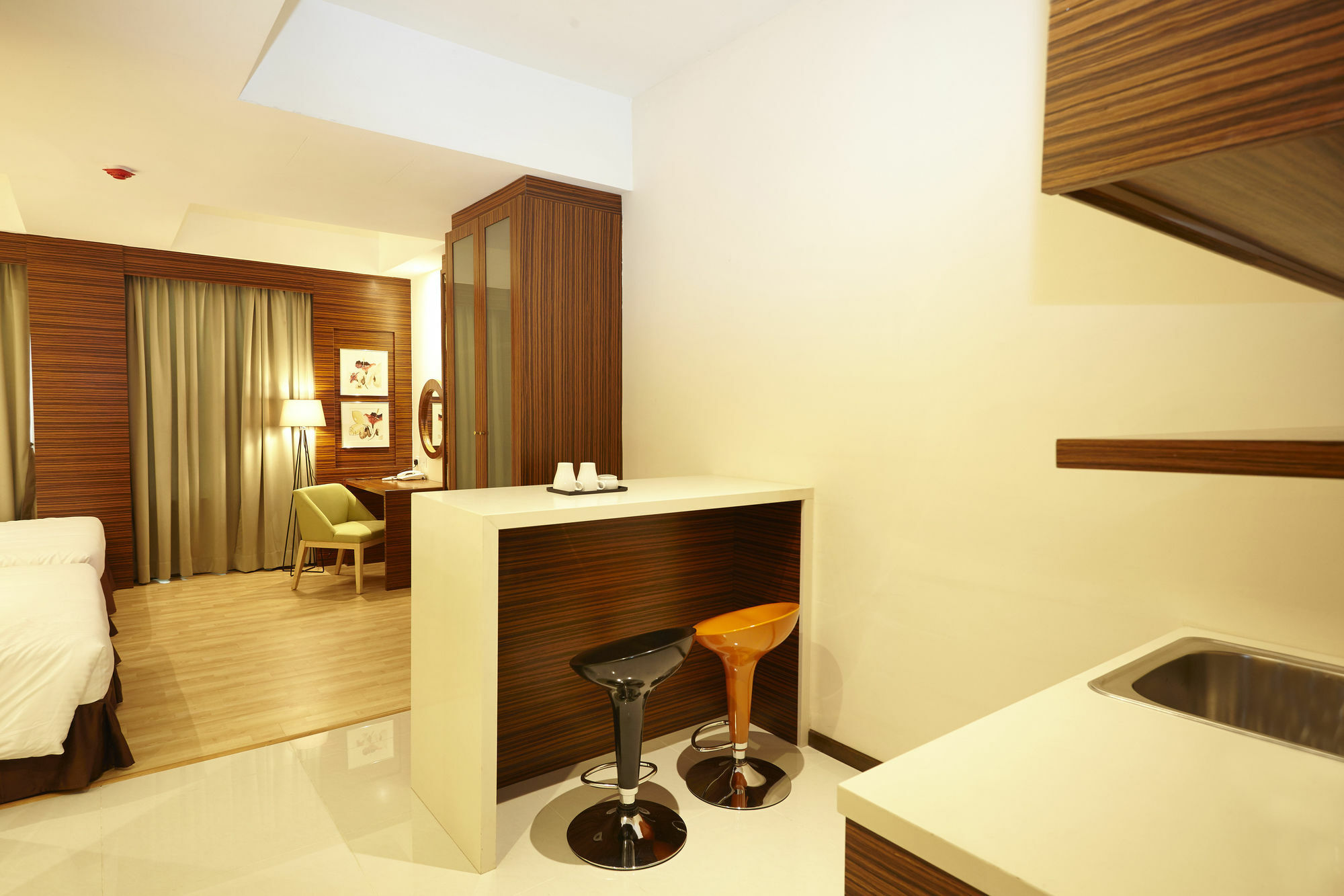 Six Seasons @ Mid Valley Hotel 3*